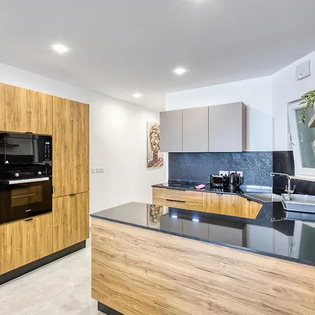 Apartmán Seaview 3br With Wifi, Terrace, Ac & Sofabed By 360 Estates Il-Mahsel