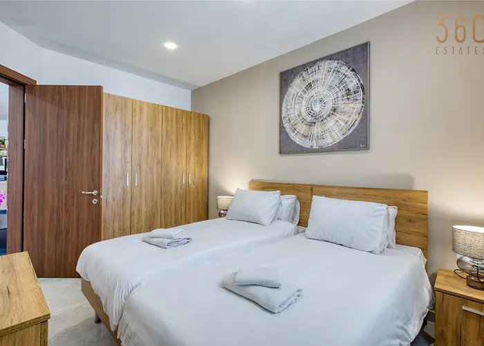 Seaview 3br With Wifi, Terrace, Ac & Sofabed By 360 Estates Apartment *