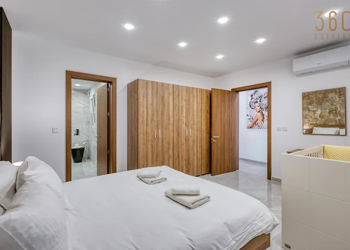 Apartment Seaview 3br With Wifi, Terrace, Ac & Sofabed By 360 Estates *